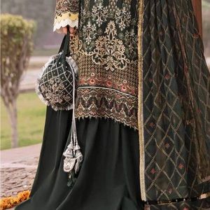Brand New Pakistani 3 piece suit. Kurta, palazzo and duppatta. Hand embroidery